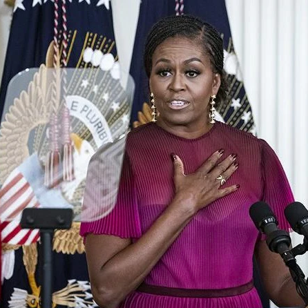 Michelle Obama using PresenterTek